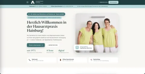 Startseite der Hausarztpraxis Hainburg mit Teamfoto, Terminwegen und Praxisinformationen